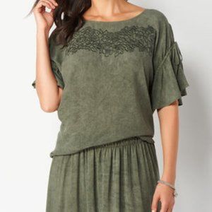 NWOT Embroidered Flutter Sleeves Petite Top